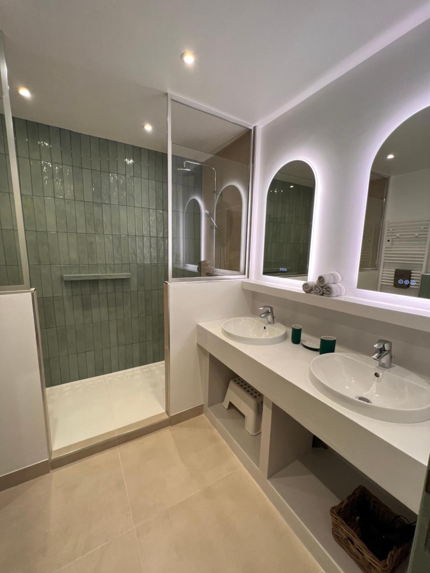 Simone, Appartement Maison, Quartier Calme, Grande Terrasse, Spa, Barbecue, 2 Chambres Fréjus 外观 照片