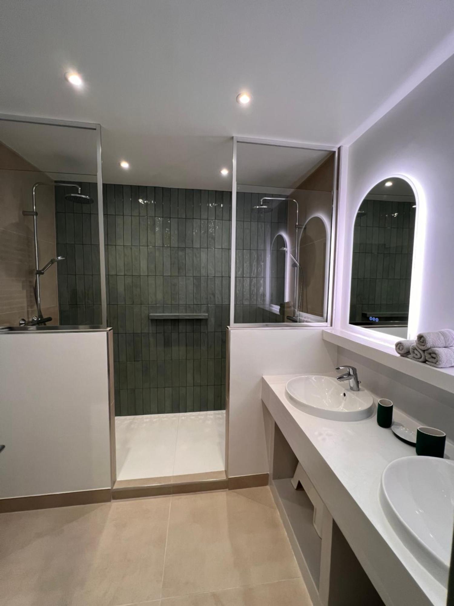 Simone, Appartement Maison, Quartier Calme, Grande Terrasse, Spa, Barbecue, 2 Chambres Fréjus 外观 照片