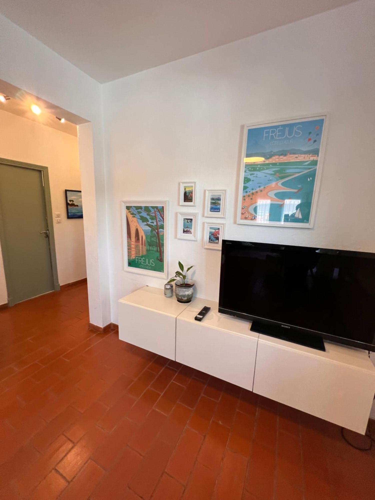 Simone, Appartement Maison, Quartier Calme, Grande Terrasse, Spa, Barbecue, 2 Chambres Fréjus 外观 照片