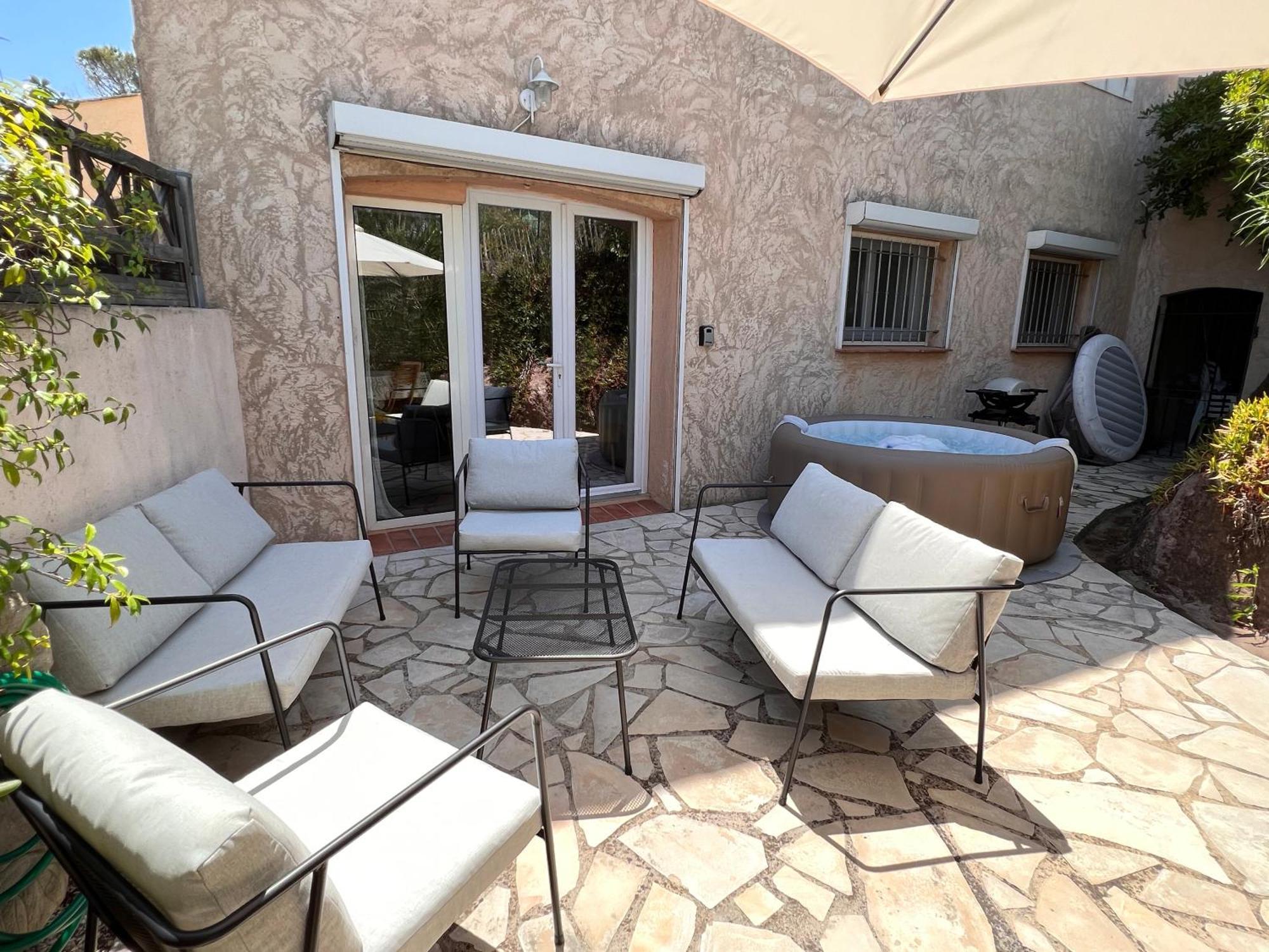 Simone, Appartement Maison, Quartier Calme, Grande Terrasse, Spa, Barbecue, 2 Chambres Fréjus 外观 照片