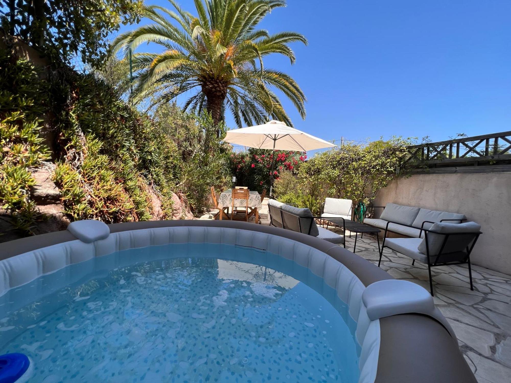 Simone, Appartement Maison, Quartier Calme, Grande Terrasse, Spa, Barbecue, 2 Chambres Fréjus 外观 照片