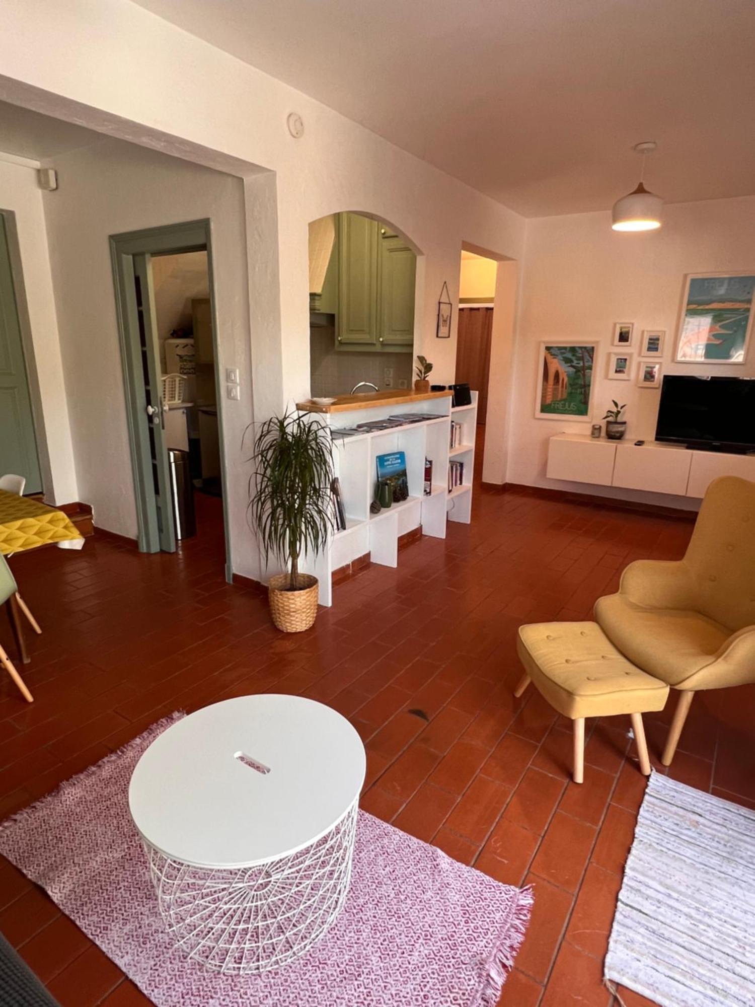 Simone, Appartement Maison, Quartier Calme, Grande Terrasse, Spa, Barbecue, 2 Chambres Fréjus 外观 照片