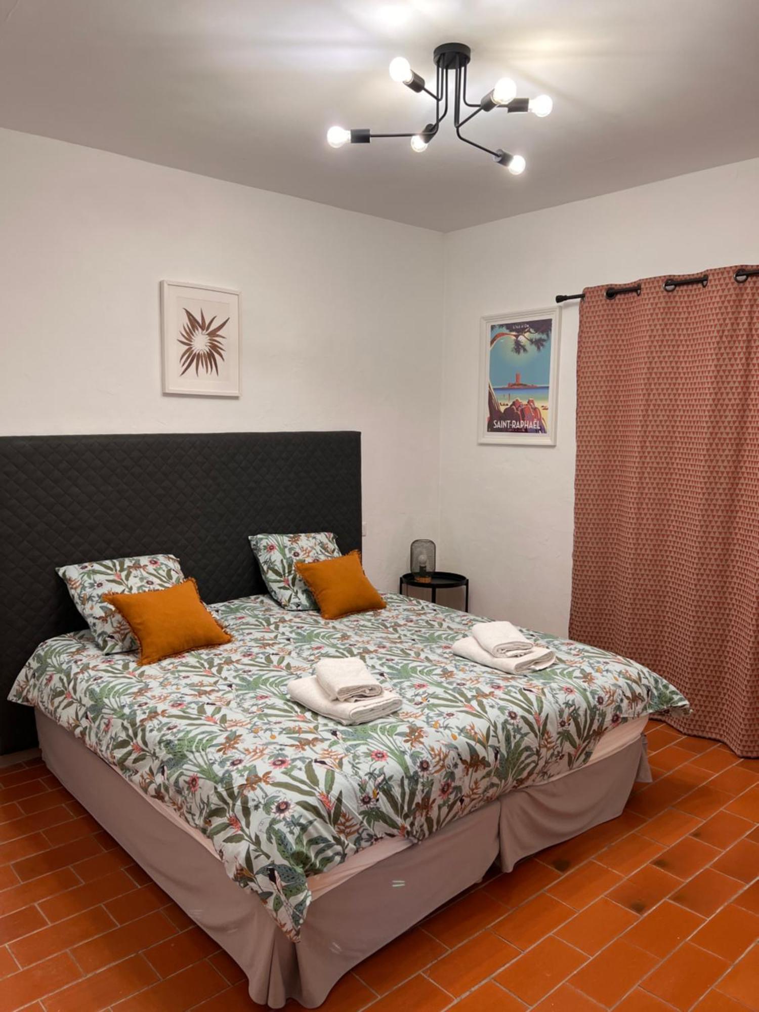 Simone, Appartement Maison, Quartier Calme, Grande Terrasse, Spa, Barbecue, 2 Chambres Fréjus 外观 照片