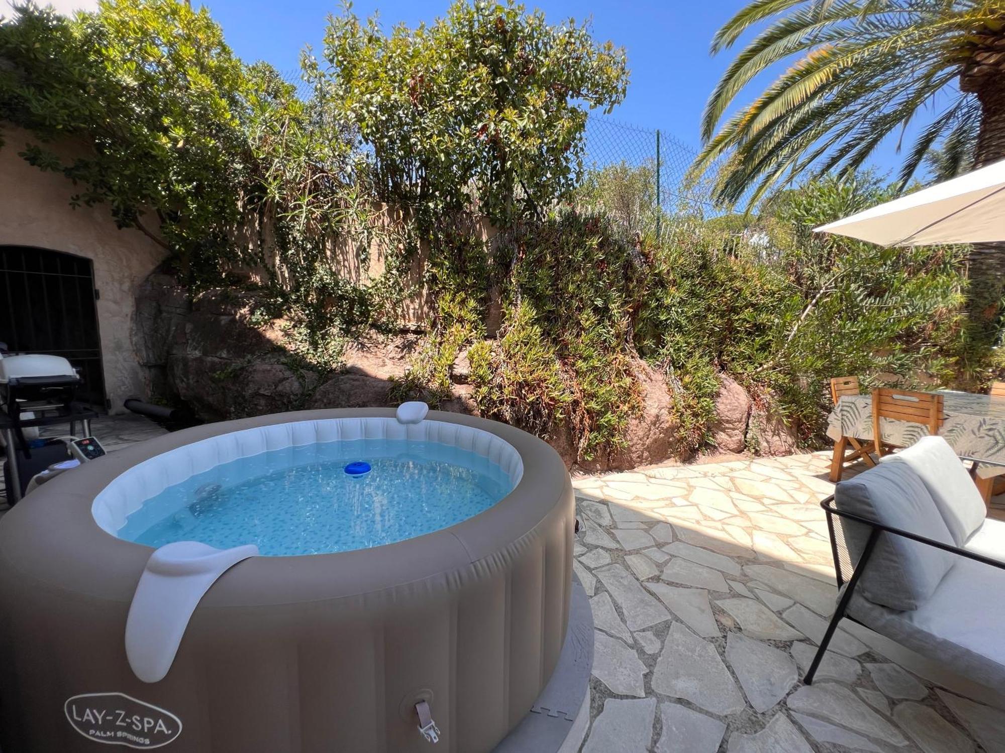 Simone, Appartement Maison, Quartier Calme, Grande Terrasse, Spa, Barbecue, 2 Chambres Fréjus 外观 照片