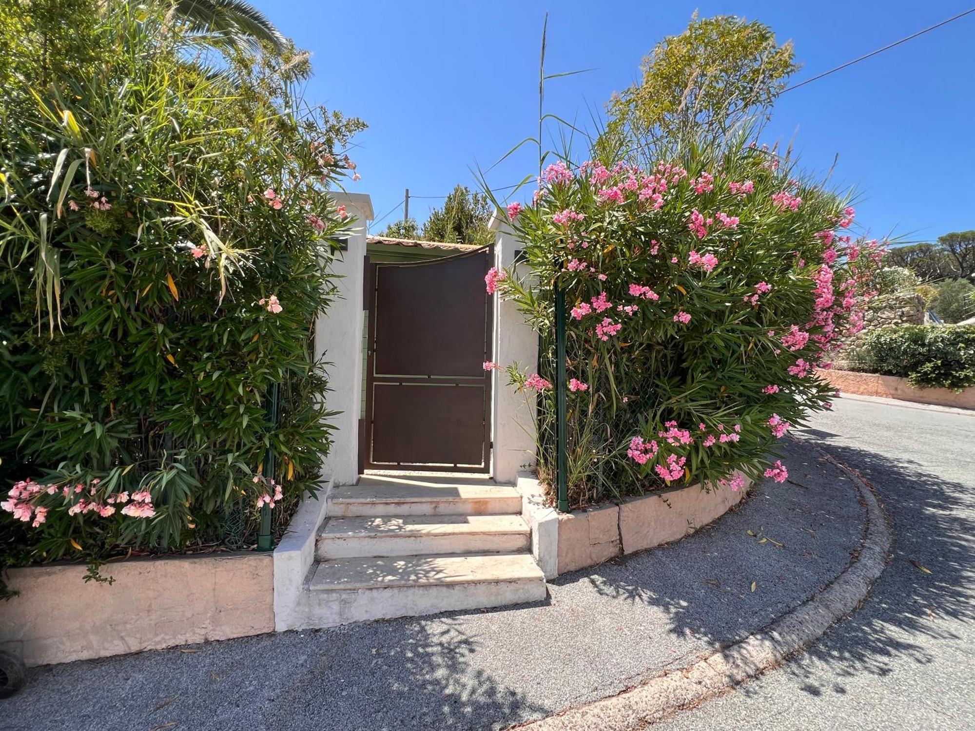 Simone, Appartement Maison, Quartier Calme, Grande Terrasse, Spa, Barbecue, 2 Chambres Fréjus 外观 照片