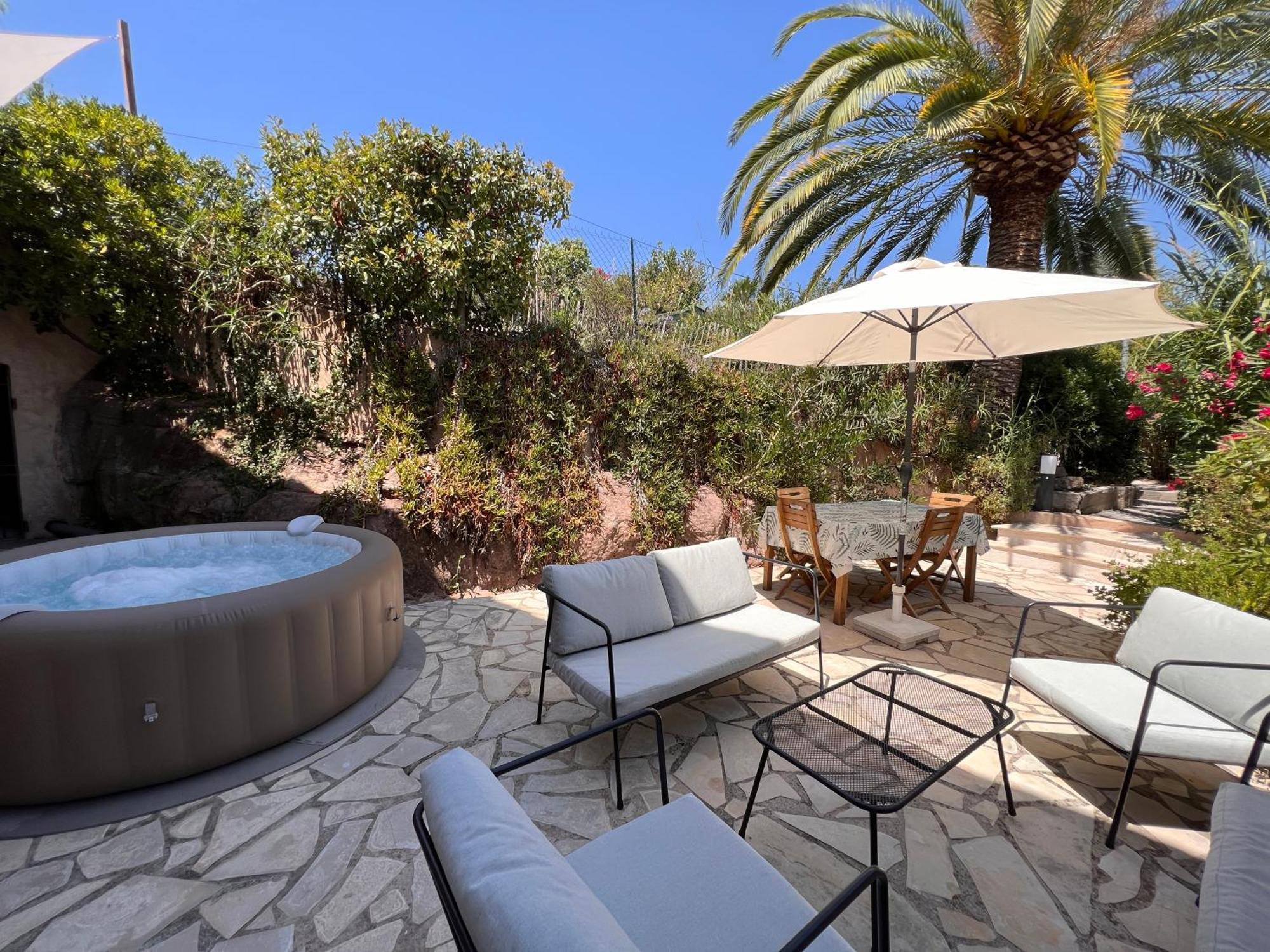 Simone, Appartement Maison, Quartier Calme, Grande Terrasse, Spa, Barbecue, 2 Chambres Fréjus 外观 照片